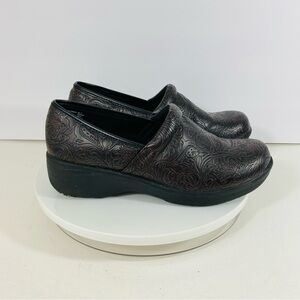 Safe T Step Faux Leather Clogs Women 10 Brown Career Work Floral Embossed SlipOn